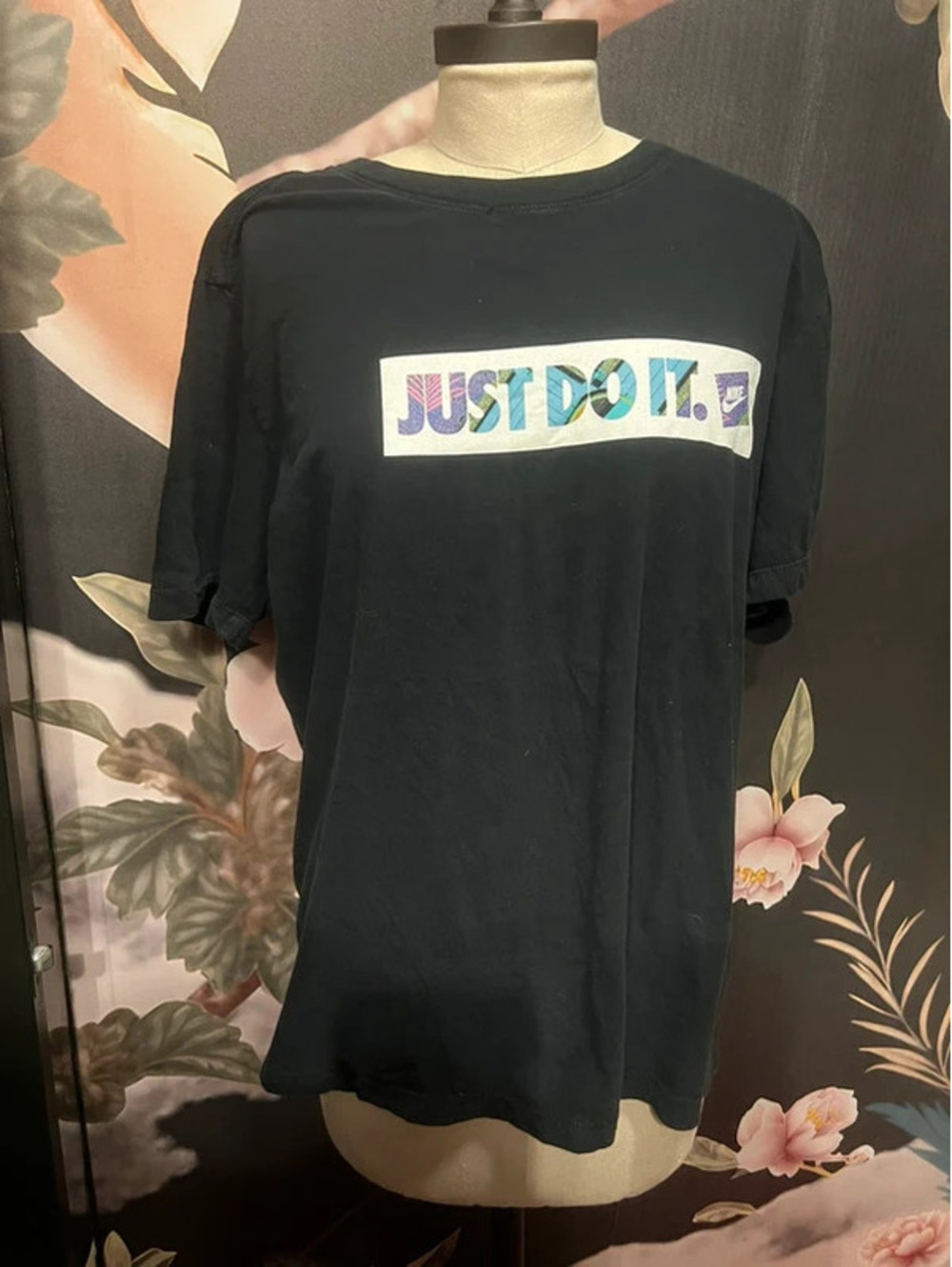 Nike tshirt size L
